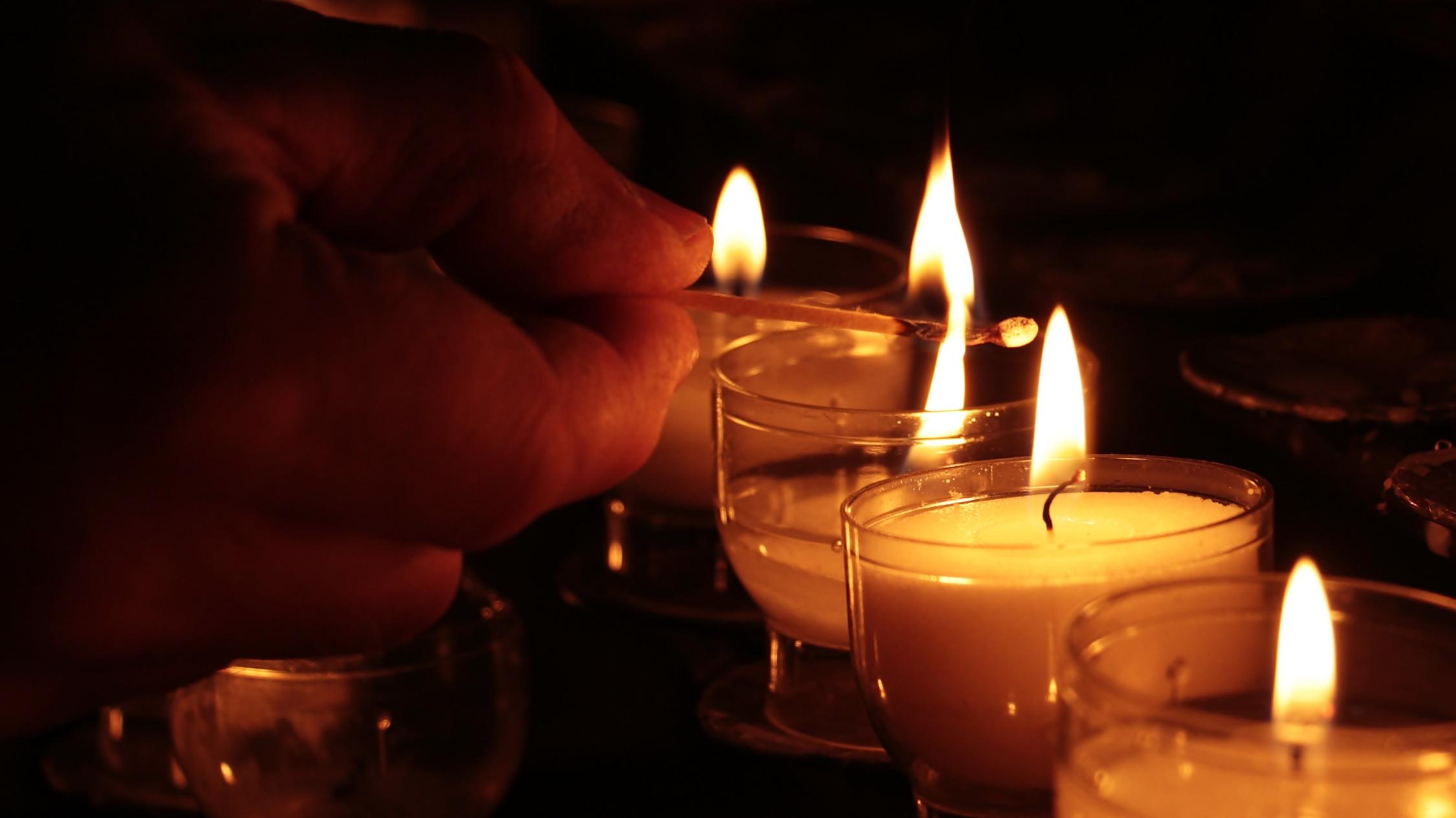 tea-lights-2611196_by_pixel2013_pixabay_pfarrbriefservice