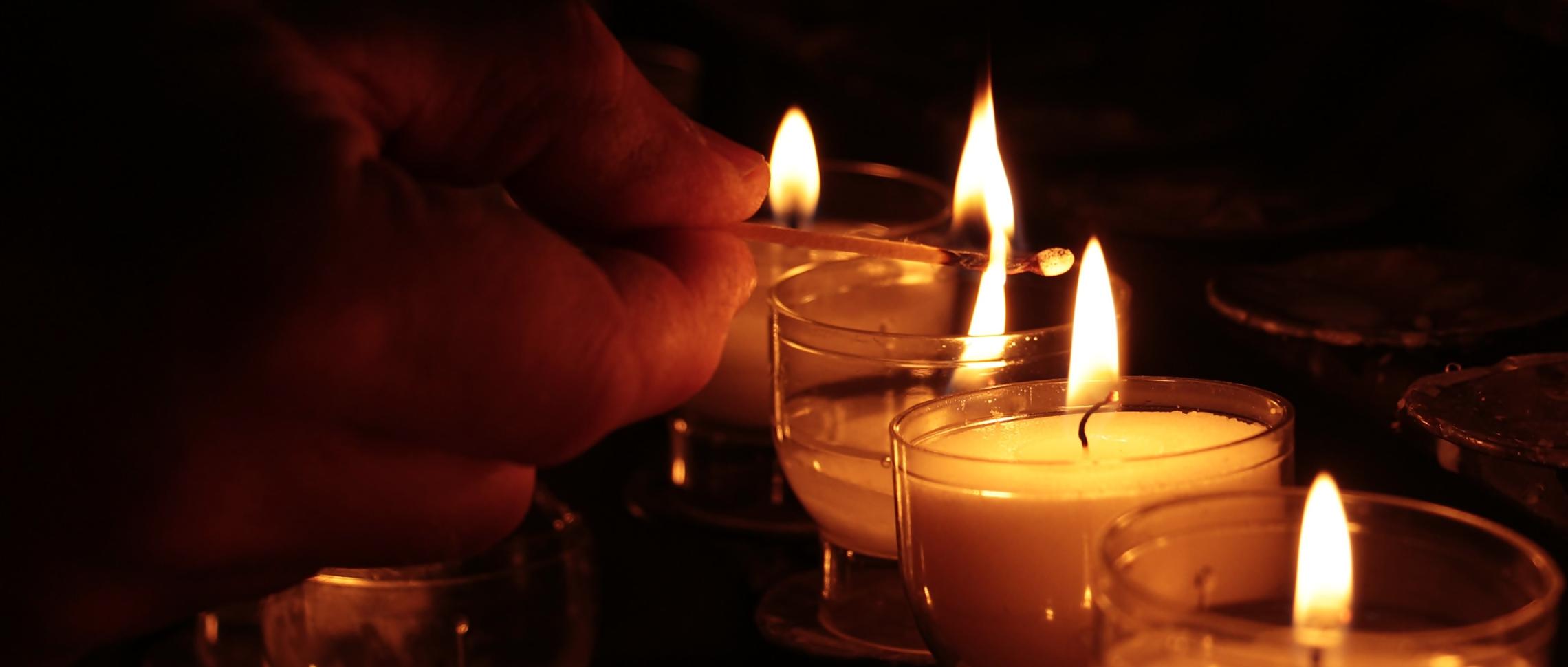 tea-lights-2611196_by_pixel2013_pixabay_pfarrbriefservice